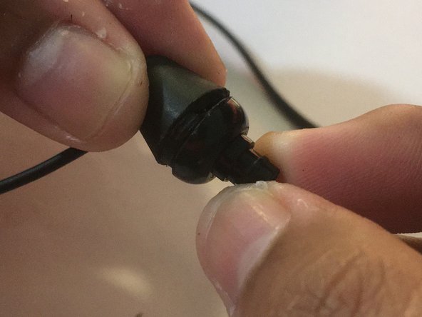 How to Repair Sony WI-C200 In-Ear Headphones: stap 0, afbeelding 2 van 2