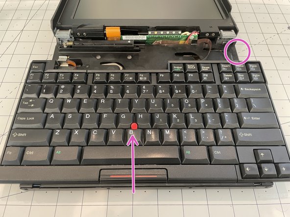Démontage de l’IBM ThinkPad 701C/CS, Retirer le clavier partie 2: étape 5, image 1 de 2