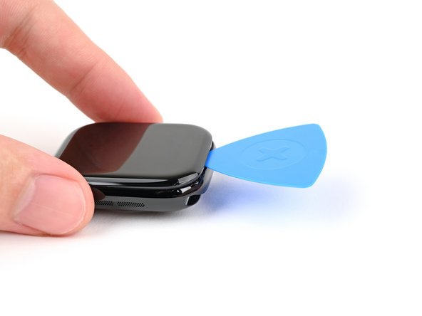 Apple Watch Series 7 Battery Replacement, Insert an opening pick: crwdns2935265:06crwdnd2935265:03crwdnd2935265:03crwdne2935265:0