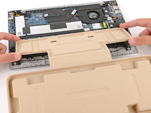 HP EliteBook 840 Aero G8 Battery Replacement, Remove the cardboard: crwdns2935265:018crwdnd2935265:02crwdnd2935265:03crwdne2935265:0