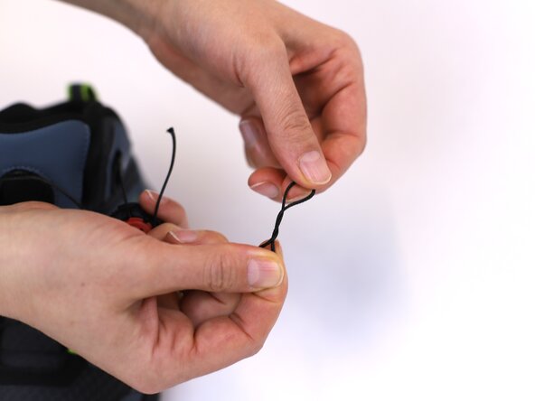 How to Replace a Dial-Lace System in a Hiking Boot, Make a knot: crwdns2935265:017crwdnd2935265:03crwdnd2935265:03crwdne2935265:0