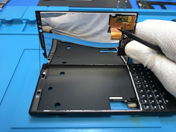 BlackBerry Key2 Disassembly, Removing the LCD.: crwdns2935265:08crwdnd2935265:03crwdnd2935265:03crwdne2935265:0