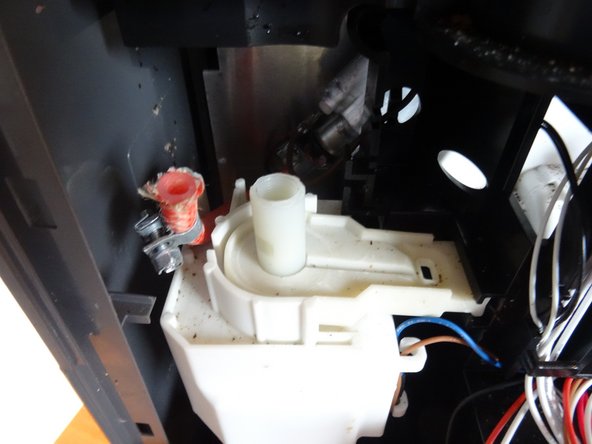 Siemens EQ5 Pulsationsdämpfer/Überdruckventil tauschen, Pulsationsdämpfer/Überdruckventil: crwdns2935265:07crwdnd2935265:03crwdnd2935265:03crwdne2935265:0