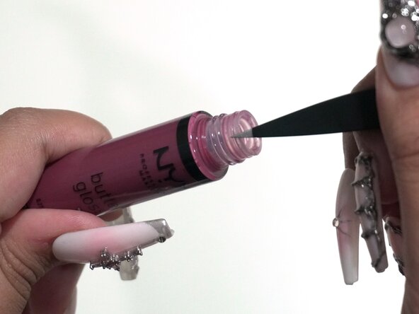 How to Repair a Broken Lip Gloss Stopper: crwdns2935265:02crwdnd2935265:01crwdnd2935265:02crwdne2935265:0