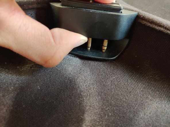 Bose QuietComfort 35 Case Zipper Replacement, Dealing with the airplane jack: crwdns2935265:010crwdnd2935265:03crwdnd2935265:03crwdne2935265:0