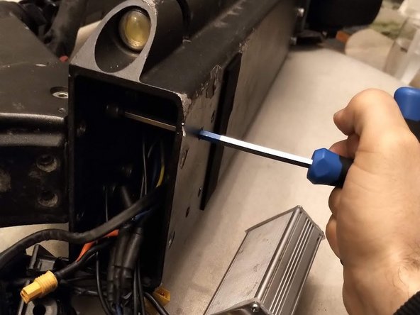 Unicool Titan T8 Battery Replacement: crwdns2935265:09crwdnd2935265:02crwdnd2935265:03crwdne2935265:0