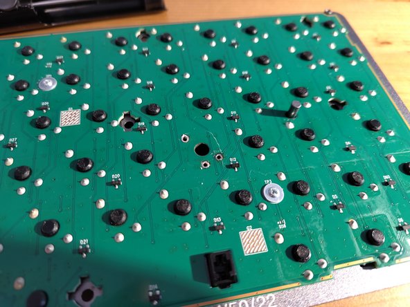 Replace Logitech MX mechanical key, Desoldering key: adım 7, 3 resimden 2.