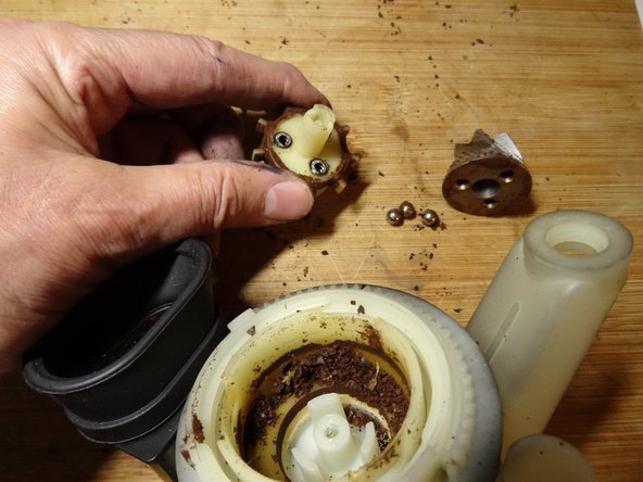 DeLonghi  Coffee Maker grindstones replacement: crwdns2935265:07crwdnd2935265:02crwdnd2935265:02crwdne2935265:0