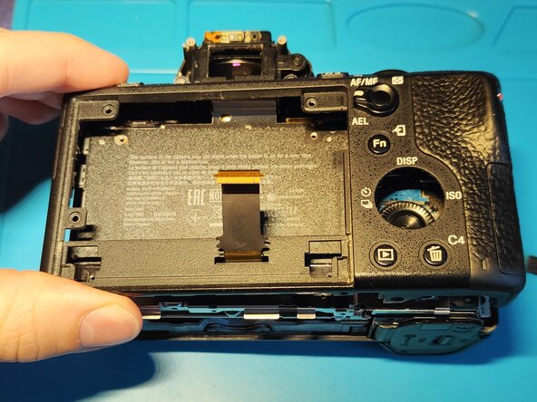Sony A7 II Top Flex Cable replacement, Removing the front shell: crwdns2935265:011crwdnd2935265:03crwdnd2935265:03crwdne2935265:0