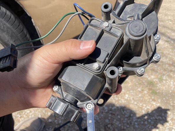 1986 Pontiac Fiero Headlight Motor Gear Replacement: crwdns2935265:07crwdnd2935265:02crwdnd2935265:02crwdne2935265:0