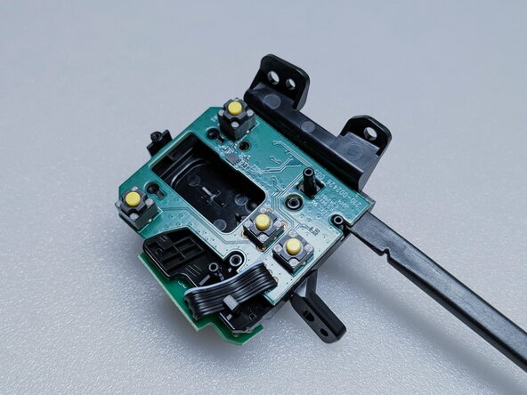 Logitech Lift Teardown, Separating Switch Board from Frame: crwdns2935265:019crwdnd2935265:02crwdnd2935265:03crwdne2935265:0