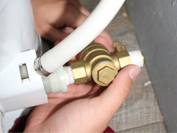 How to Fix RV Toilet Water Pressure: crwdns2935265:07crwdnd2935265:02crwdnd2935265:02crwdne2935265:0