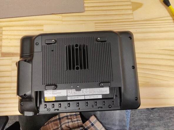 MICROS Compact Workstation 3 (310) Hard Drive Replacement, Remove Base: crwdns2935265:01crwdnd2935265:03crwdnd2935265:03crwdne2935265:0