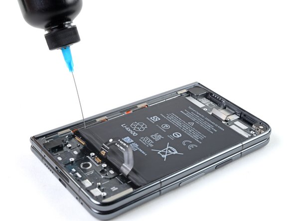 Google Pixel Fold Inner Screen Assembly Replacement, Apply isopropyl alcohol: crwdns2935265:0120crwdnd2935265:03crwdnd2935265:03crwdne2935265:0