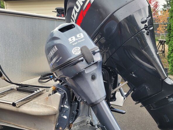 Vervanging van de thermostaat van de 2013 Yamaha 9.9-15pk buitenboordmotor 6AVK-serie, Thermostaat: stap 1, afbeelding 1 van 1