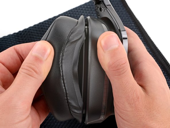 Logitech G935 Ear Pads Replacement, Remove the ear pads: crwdns2935265:02crwdnd2935265:02crwdnd2935265:03crwdne2935265:0