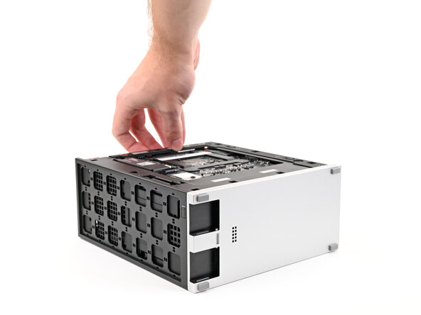 Framework Desktop DIY Edition Quick Start Guide, Reposition the Desktop: crwdns2935265:023crwdnd2935265:02crwdnd2935265:02crwdne2935265:0