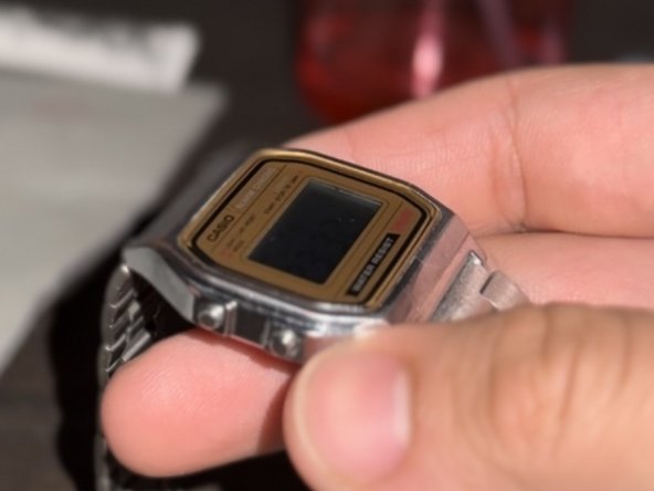 How to Remove the Scratches from an Acrylic Watch Face: crwdns2935265:08crwdnd2935265:02crwdnd2935265:02crwdne2935265:0