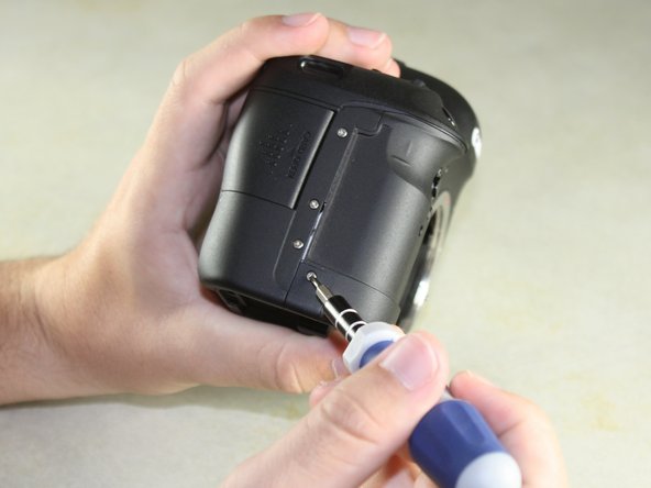 Remplacement du panneau avant et supérieur du boîtier Canon EOS 6D: étape 10, image 1 de 1