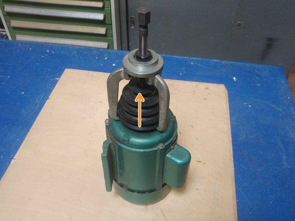 Kinzo 8E116 Motor Bearing Replacement, remove pulley: crwdns2935265:04crwdnd2935265:02crwdnd2935265:03crwdne2935265:0