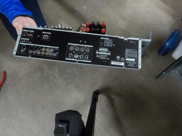 Harman Kardon HK3700 Teardown, Remove the back panel: crwdns2935265:06crwdnd2935265:02crwdnd2935265:02crwdne2935265:0