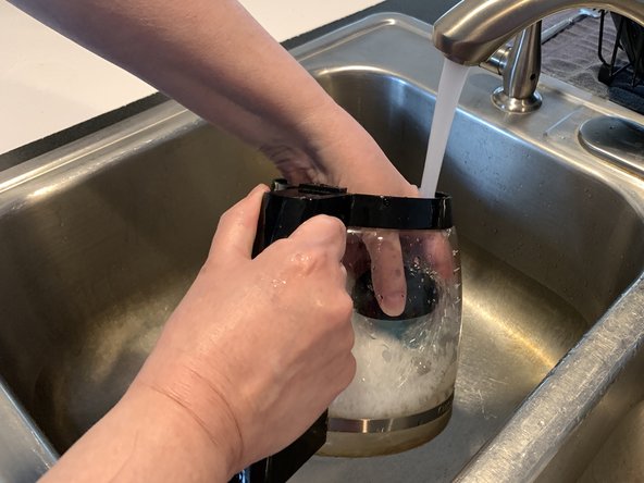 Descaling a Cuisinart 12-Cup Coffee Maker: crwdns2935265:08crwdnd2935265:03crwdnd2935265:03crwdne2935265:0