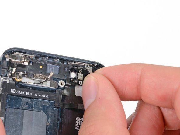 Замена задней части корпуса iPhone 5: crwdns2935265:041crwdnd2935265:01crwdnd2935265:01crwdne2935265:0