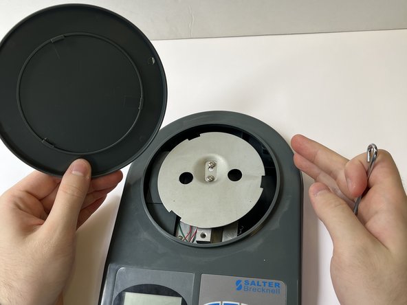 Salter Brecknell Model 311 Disassembly, Remove aesthetic top cover: crwdns2935265:04crwdnd2935265:02crwdnd2935265:02crwdne2935265:0