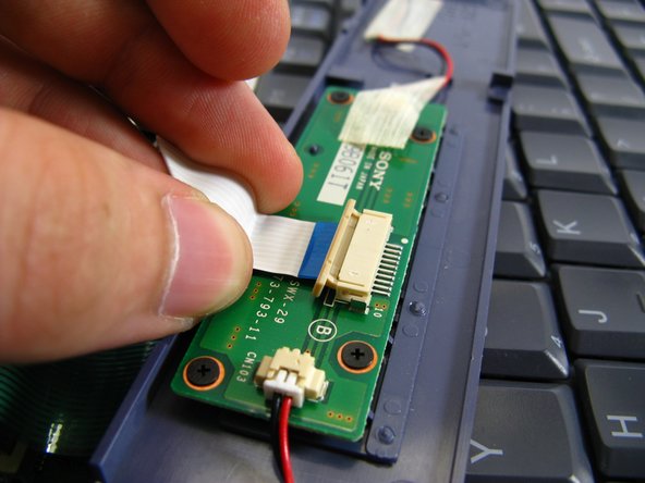 Sony VAIO PCG-F360 Speaker Replacement: crwdns2935265:06crwdnd2935265:02crwdnd2935265:03crwdne2935265:0