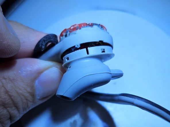 Plantronics Backbeat Fit Battery Replacement, Speaker Housing Separation: crwdns2935265:04crwdnd2935265:02crwdnd2935265:02crwdne2935265:0