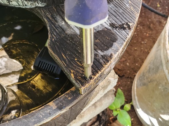 How to Adjust a Garden Fountain Hose: step 7, image 2 of 3