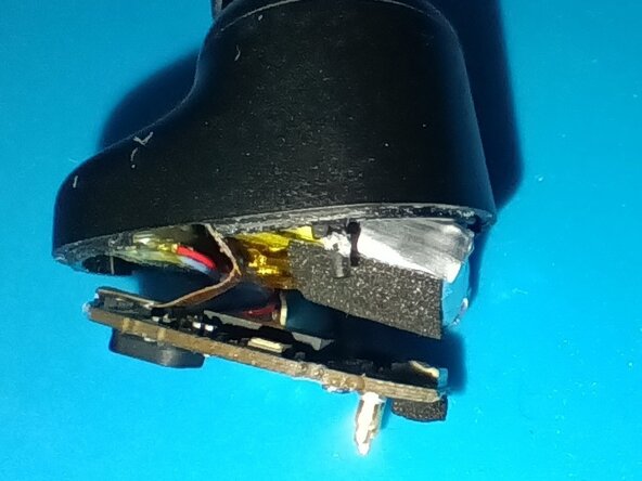 fix rattling sound, Lift the battery up: crwdns2935265:00crwdnd2935265:01crwdnd2935265:02crwdne2935265:0