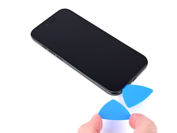 iPhone Air Screen Replacement, Separate the left edge adhesive: crwdns2935265:010crwdnd2935265:01crwdnd2935265:03crwdne2935265:0