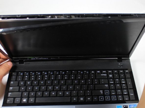 Samsung NP300E5C Screen Replacement: crwdns2935265:04crwdnd2935265:02crwdnd2935265:03crwdne2935265:0