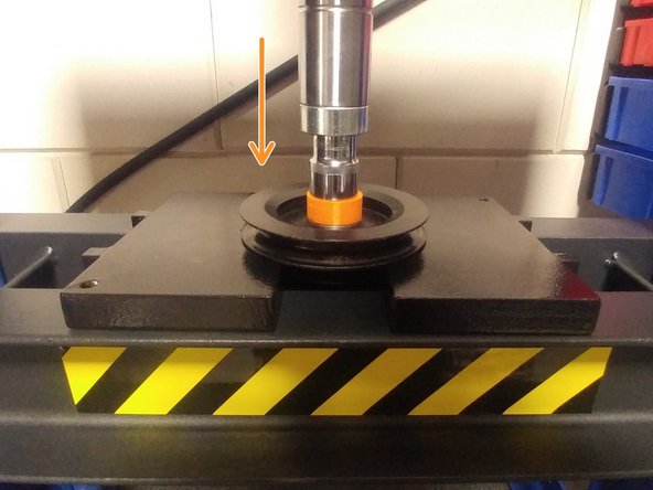 Kinzo 8E116 Center Pulley Bearing Replacement, replace first bearing: crwdns2935265:04crwdnd2935265:02crwdnd2935265:02crwdne2935265:0