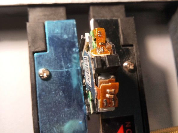 Sony Playstation 2 SCPH-77004 Laser Replacement, New laser preparation / desoldering tin: crwdns2935265:015crwdnd2935265:03crwdnd2935265:03crwdne2935265:0