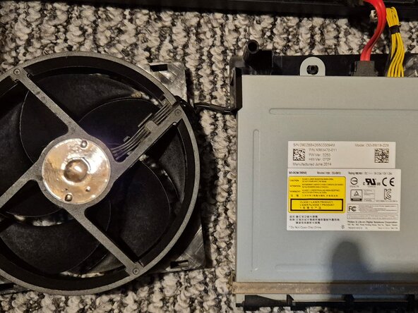 Microsoft Game Console Teardown: 手順 7、 3の画像 3