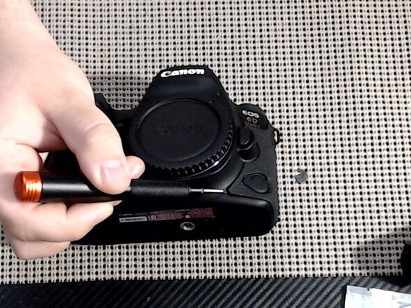 Canon EOS 6D Mark II DC/DC Power Board Replacement, Remove rubber grips: crwdns2935265:01crwdnd2935265:01crwdnd2935265:02crwdne2935265:0