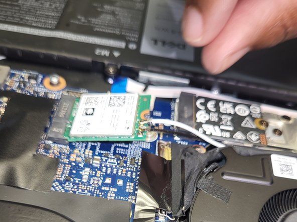 Dell Latitude 3520 Screen Replacement, Screen Removal: crwdns2935265:03crwdnd2935265:02crwdnd2935265:03crwdne2935265:0