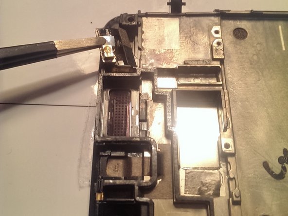 HTC One Display Assembly Replacement, Removal of The Final Pieces: crwdns2935265:020crwdnd2935265:02crwdnd2935265:03crwdne2935265:0