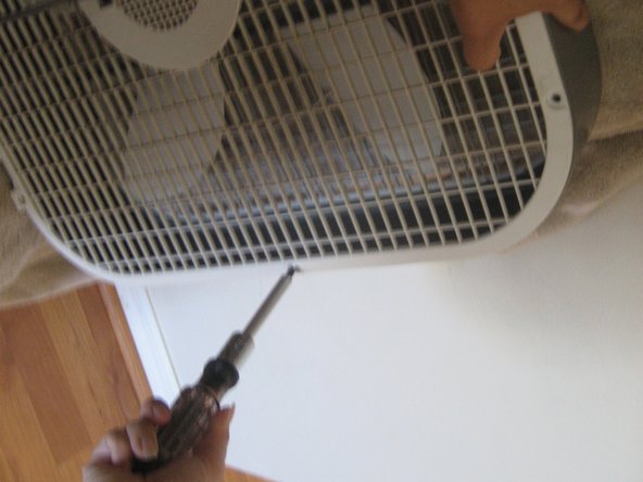 Holmes HBF2002A-W Blade Replacement: step 6, image 1 of 2