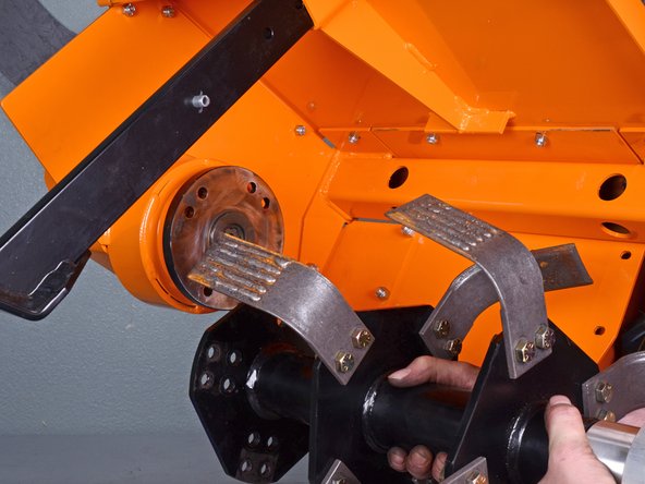 Barreto Tillers E1320HTRLR 2016 Tine Drive Motor Bearing Replacement, Remove the tine shaft: crwdns2935265:016crwdnd2935265:03crwdnd2935265:03crwdne2935265:0