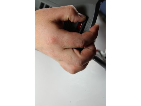 Stratitec S5202A Snap-in Circuit Breaker Replacement: Schritt 10, Bild 2 von 3