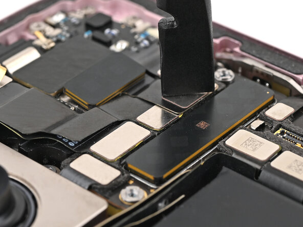 iPhone 15 Front Camera Assembly Replacement, Connect the front camera and sensors: passo 30, imagem 2 %32