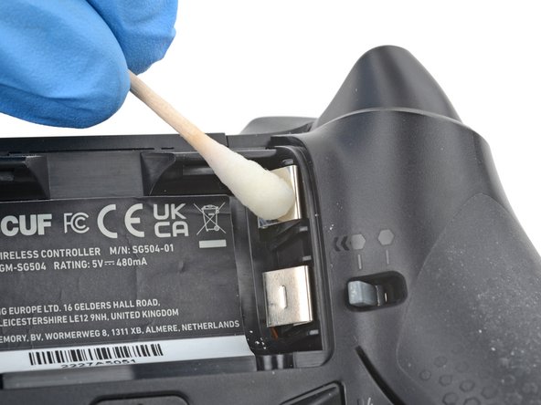 How to Clean Corroded Battery Terminals: crwdns2935265:06crwdnd2935265:02crwdnd2935265:03crwdne2935265:0