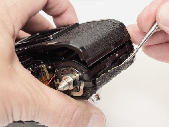 Pentax ME Super Front Board and Mirror Box Removal, Remove front leatherette: stap 0, afbeelding 2 van 3
