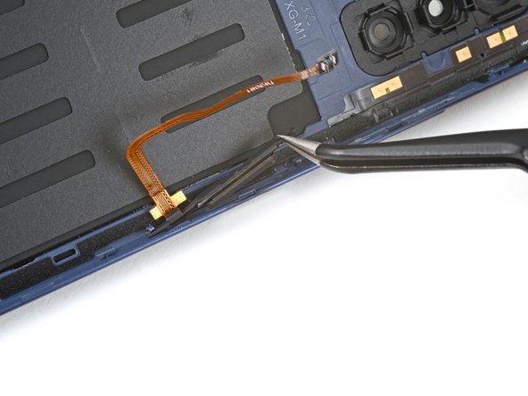 Nokia G310 5G Back Cover Replacement, Remove the fingerprint reader: passo 13, immagine 2 di 3