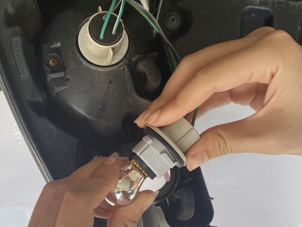 2006 Toyota Tacoma Signal Lights Replacement: crwdns2935265:07crwdnd2935265:02crwdnd2935265:03crwdne2935265:0