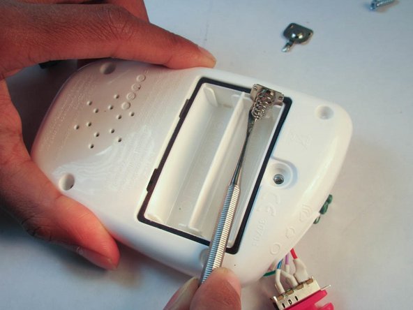 Baby Einstein Take Along Tunes Battery Socket Replacement: crwdns2935265:012crwdnd2935265:02crwdnd2935265:02crwdne2935265:0