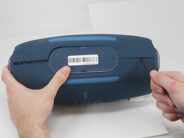 JBL Xtreme 4 Charging Port Replacement, Outside Cover: crwdns2935265:04crwdnd2935265:02crwdnd2935265:02crwdne2935265:0